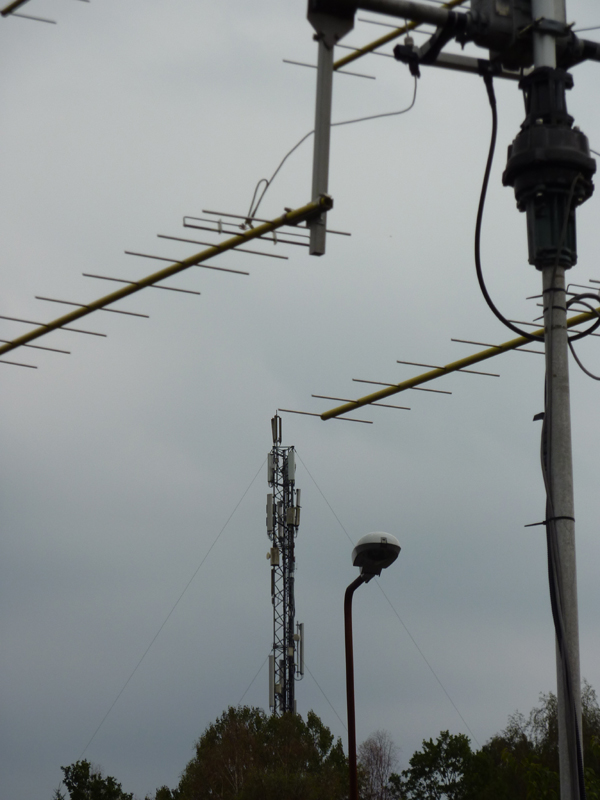 Cellular mast and 70cm array